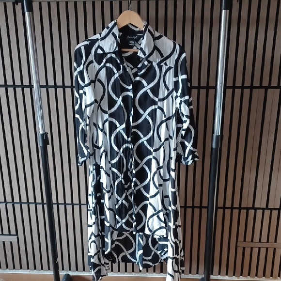Black and White Abstract Long Sleeve Dress - Picture 1 of 3